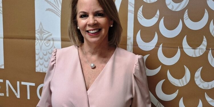 evelyn wever croes large
