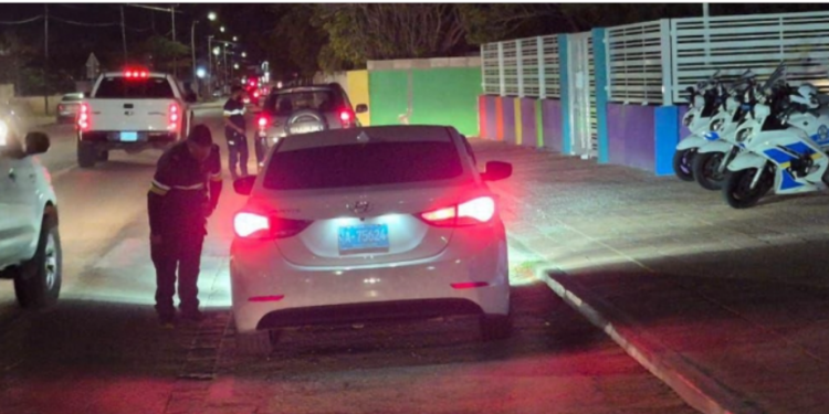 Passenger Pulls Firearm on Police During Traffic Control in Oranjestad