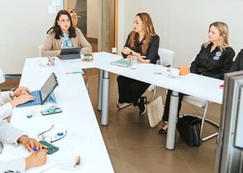 taskforce mucha 1 large