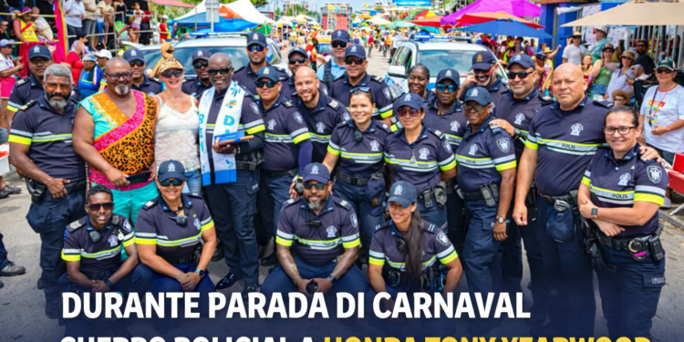 Durante Parada di Carnaval Cuerpo Policial a honra