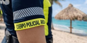 Police Clarify Public Access to Aruba’s Beach Palapas
