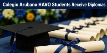 havo students receive diplomas