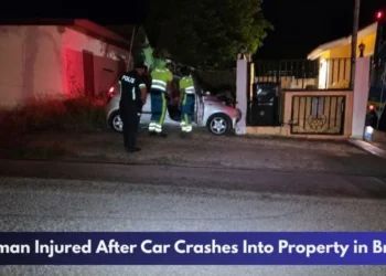 Woman Injured After Car Crashes Into Property in Brazil