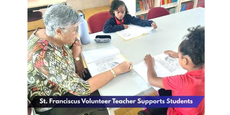 St. Franciscus Volunteer Teacher Supports Students St. Franciscus Volunteer Teacher Supports Students
