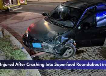 Driver Injured After Crashing Into Superfood Roundabout in Aruba