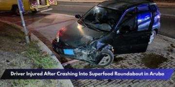 Driver Injured After Crashing Into Superfood Roundabout in Aruba Driver Injured After Crashing Into Superfood Roundabout in Aruba
